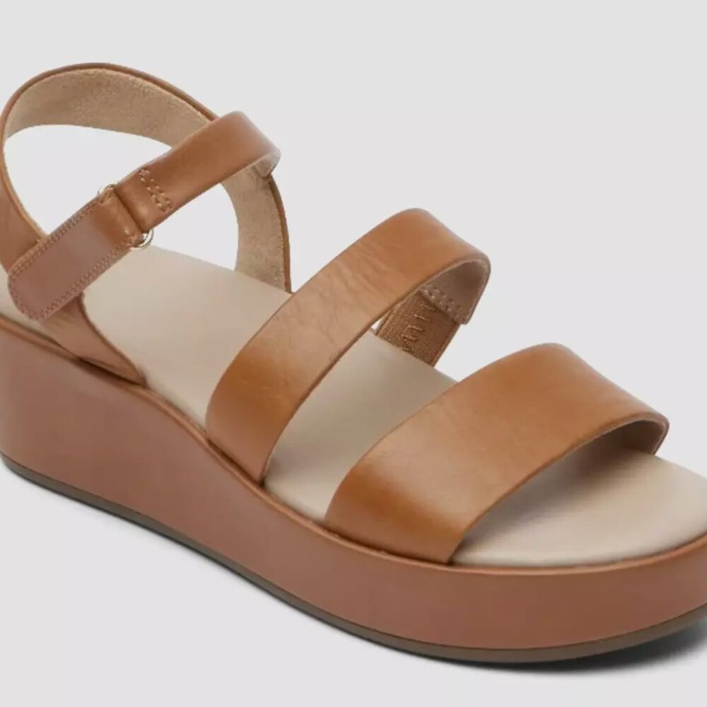 Tan Rockport Aubriella flatform sandal size 7.5 / 38